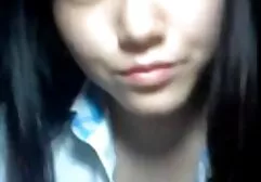 Der junge gratis porno tante Japaner lutscht einen großen Schwanz